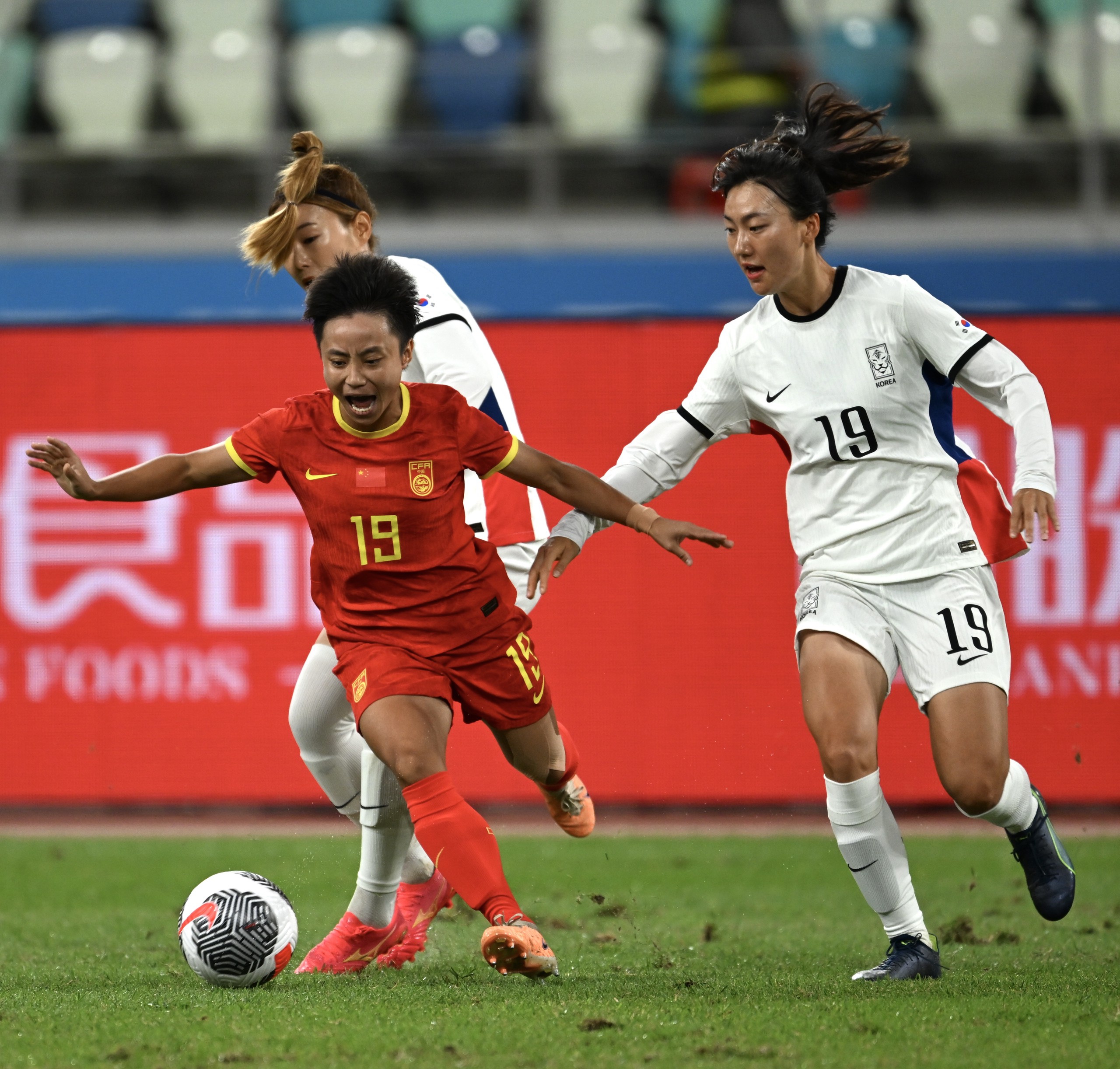 体育盛事：中国女足夺冠，引起轰动